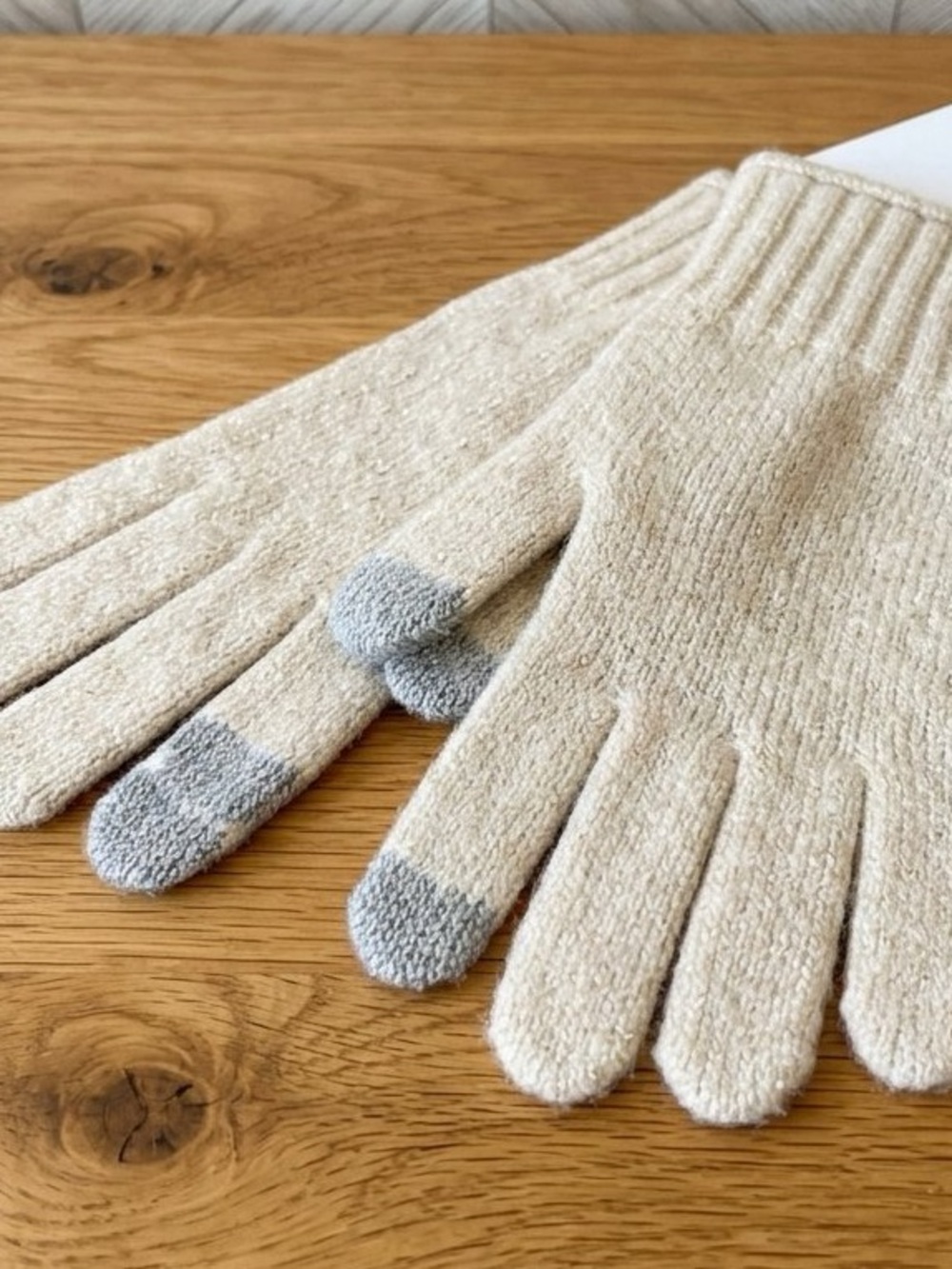 KURT GEIGER RARE Sequin Showroom Prototype Eagle Knit Touchscreen Gloves NWT - Picture 9 of 13